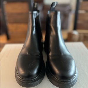 Alexander McQueen Chelsea Boots